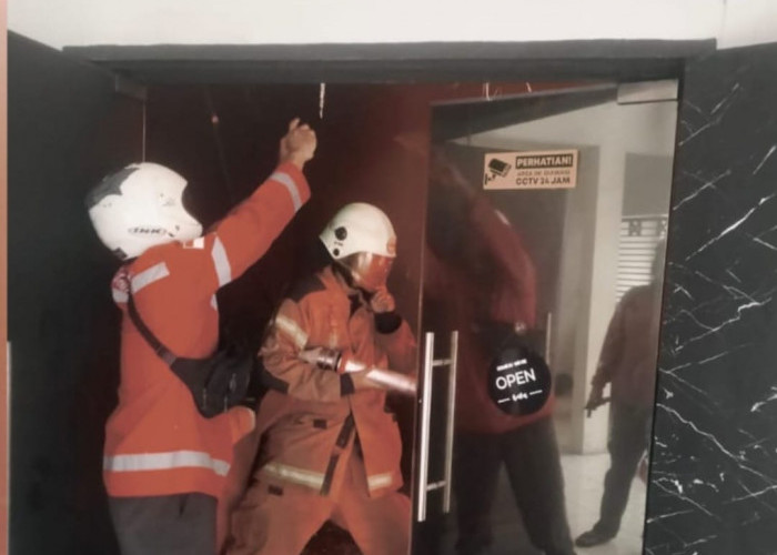 Diduga Korsleting Listrik, Tempat Billiard di Nginden Ludes Dilalap Si Jago Merah