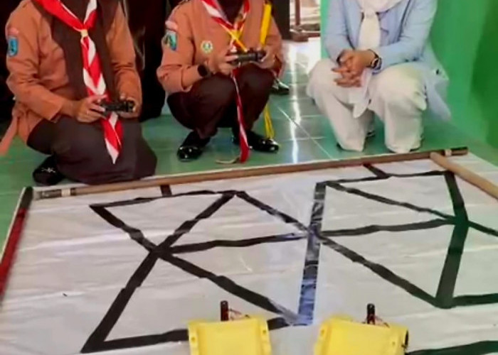 Wakil Ketua DPRD Jatim Sri Wahyuni Apresiasi Robot Karya Siswi SMAN 1 Bubulan Bojonegoro