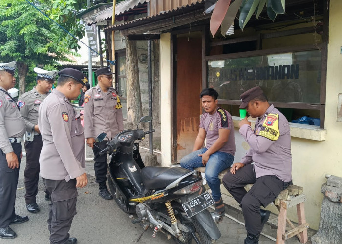 Perkuat Keamanan Lingkungan, Polsek Wonocolo Gencarkan Patroli Dialogis di Bendul Merisi