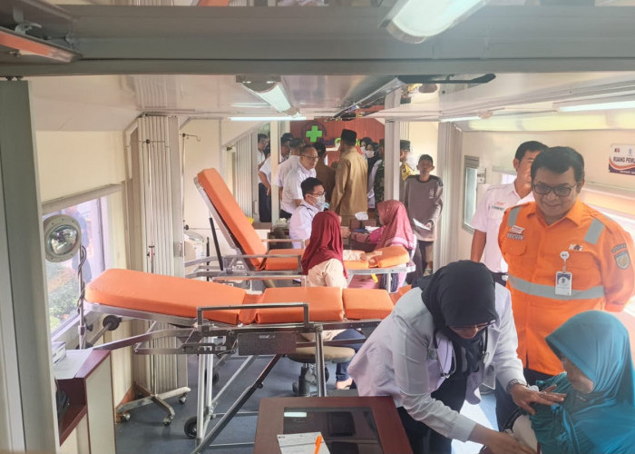 KAI Daop 8 Hadirkan Rail Clinic di Stasiun Cerme Gresik, Sasar 250 Warga dan Siswa