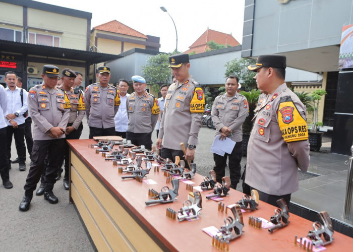 Kapolres Lamongan Lakukan Pemeriksaan Senpi ke Anggota, Cegah Penyalahgunaan