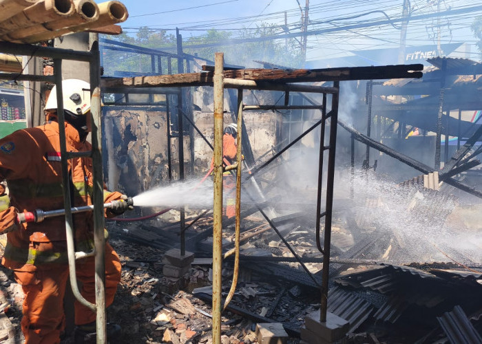 Lupa Matikan Kompor Saat Ditinggal Salat Jumat, Bedeng Proyek di Wiyung Ludes Terbakar