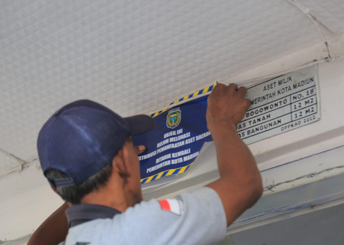 BKAD Madiun Segel Kios Penunggak Sewa,  Wali Kota Ancam Serahkan ke Kejaksaan