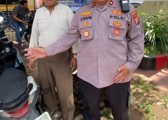 Tingkatkan Keamanan Lingkungan, Polsek Simokerto Pasang Alarm Gratis untuk Warga