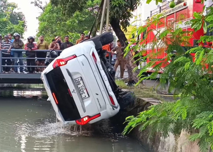 Pajero Nyemplung Sungai Menur Pumpungan, Sopir Menghilang