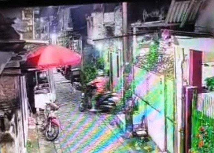 Bandit Motor Obok-obok Keputran, Aksi Gasak Honda Beat Terekam CCTV