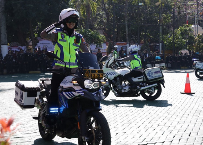 Atraksi Srikandi Polwan Polres Malang Meriahkan Puncak Hari Bhayangkara Ke-80