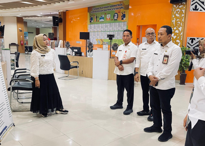 Hari Pertama Kerja Usai Lebaran, Ning Ita Sidak ASN: Pastikan Layanan Publik Tetap Prima Tanpa Hambatan