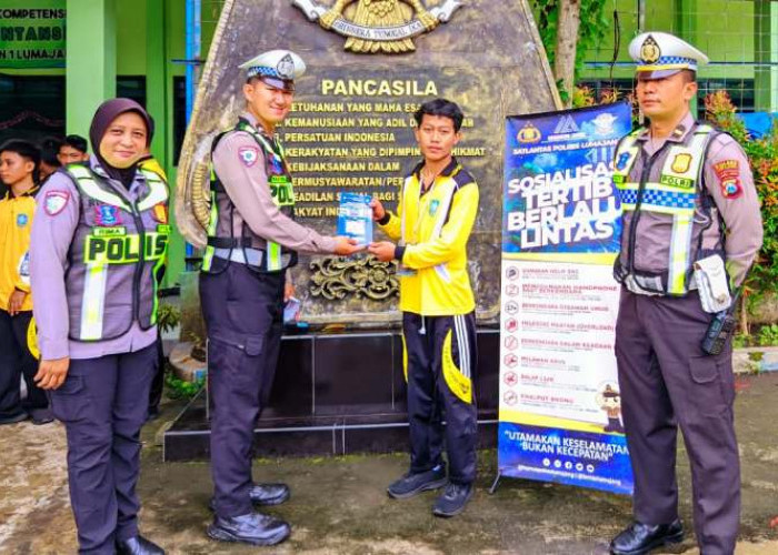Satlantas Polres Lumajang Edukasi Safety Riding dan Buka Class Meeting ASKARA di SMKN 1