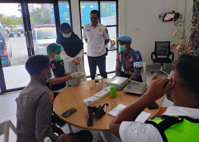 Tim Food Safety Polres Gresik Pastikan Menu Program MBG di SPPG Aman Dikonsumsi