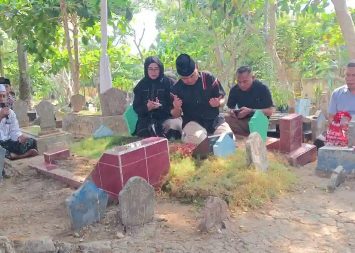 Kapolda Jatim Irjen Pol Dekananto Eko Purwono Ziarah Makam Leluhur di Bojonegoro