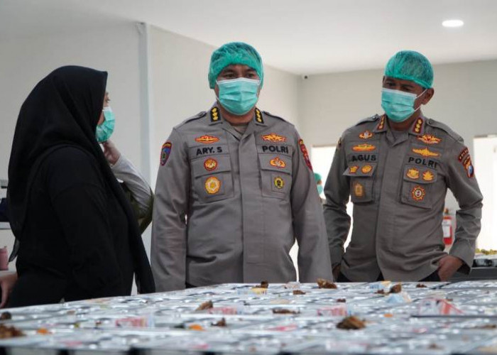 Dukung Asta Cita, Polda Jatim Salurkan Makanan Bergizi Gratis untuk Pelajar