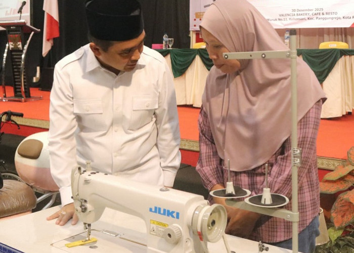 Wali Kota Pasuruan Serahkan Bantuan Pemberdayaan untuk Dorong Penerima Manfaat Naik Kelas