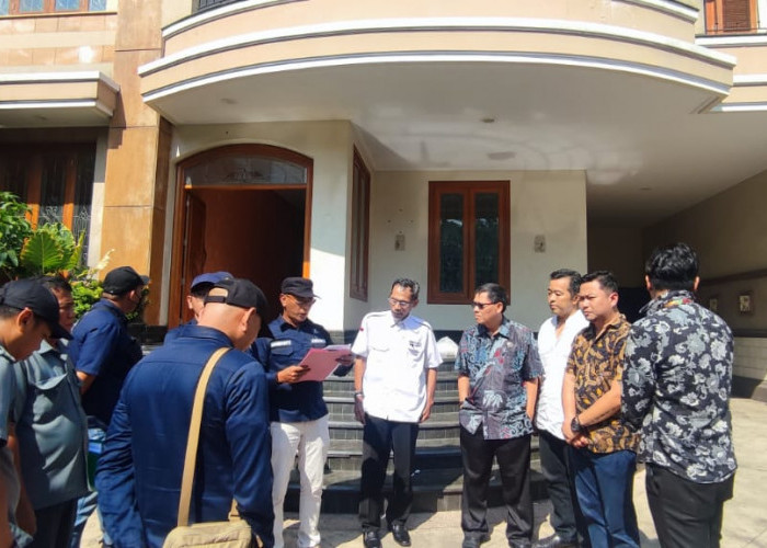 PN Surabaya Eksekusi Rumah di Jalan Dharmahusada Indah Timur