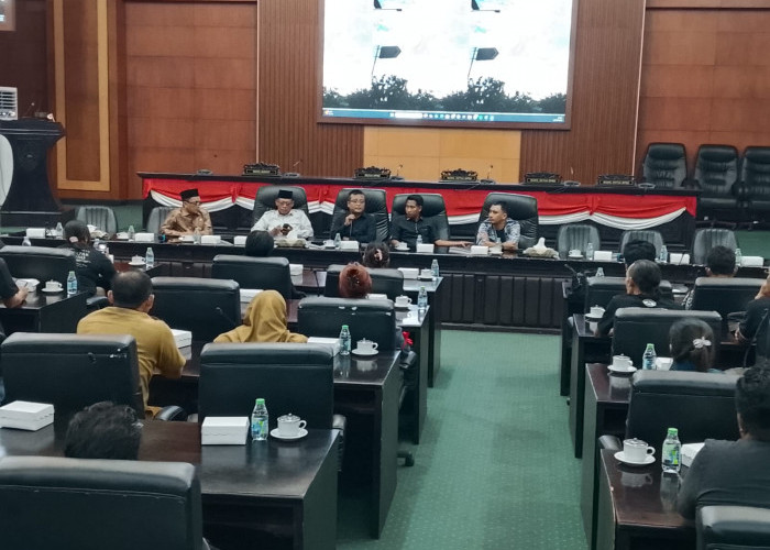 Datangi DPRD, PKL Gerdupapak Dapat Kepastian Soal Status Zona dan Jam Operasional