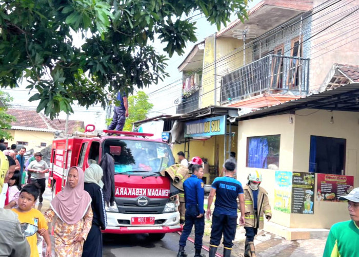 Warung Rawon di Bangil Terbakar, Pemilik Dilarikan ke Rumah Sakit