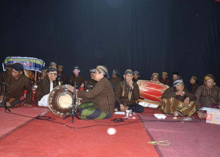 Warga Ngantru Lestarikan Seni Budaya Tradisional Jedor Selawat di Area Situs Pathok Embah