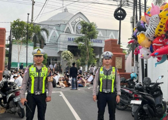 Personel Satlantas Polres Bojonegoro Amankan Salat Idulfitri 1447 Hijriah