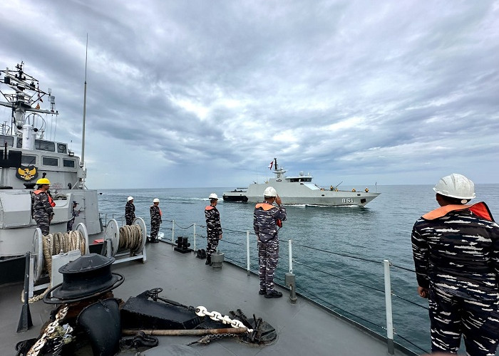 Tingkatkan Interoperabilitas, Dua KRI Koarmada II Gelar Latihan Bersama di Karang Unarang