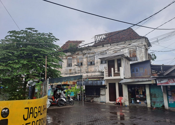 Atap Gedung Setan di Surabaya Ambruk Lagi, Beruntung Tak Ada Korban Jiwa   