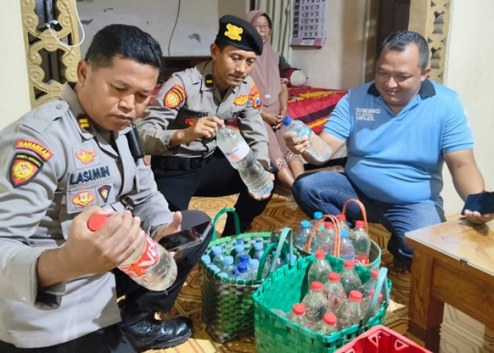 Polsek Taman Madiun Sita 156 Liter Arak Jowo, Lansia Ikut Diamankan