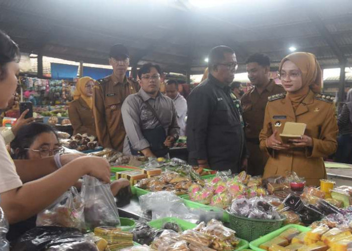 Wali Kota Kediri Pantau Pasar Pahing Pastikan Harga dan Stok Bahan Pokok Jelang Imlek serta Ramadan