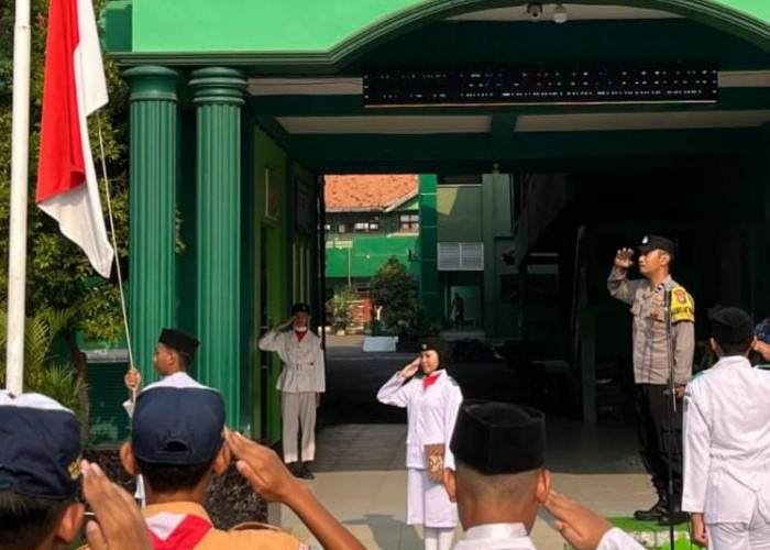 Peringati Hari Kesaktian Pancasila, Polsek Lakarsantri Edukasi Siswa MTsN 2