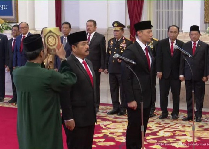 Jokowi Resmi Lantik Hadi Tjahjanto Menko Polhukam dan AHY Menteri ATR/BPN