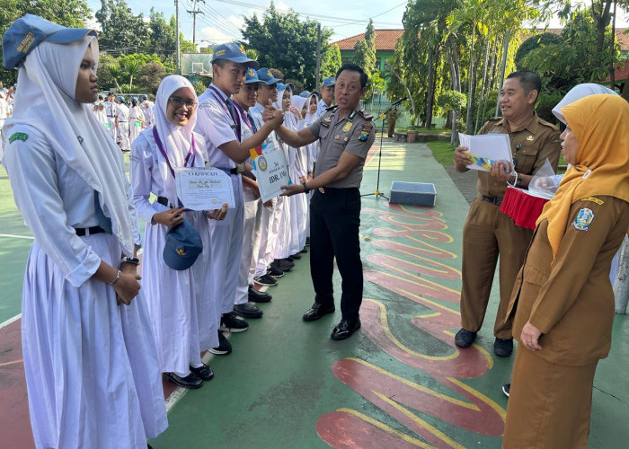 Sambangi SMAN 1 Sidoarjo, Kapolsek Buduran Tekankan Etika Bermedsos dan Disiplin Nasionalisme