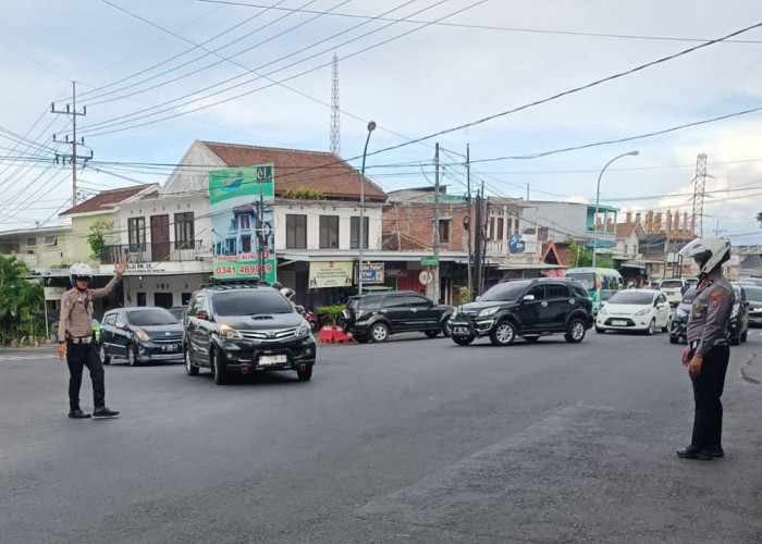 Satlantas Polres Batu Amankan Lalin, Perkuat Poros Pagi di Titik Rawan Laka