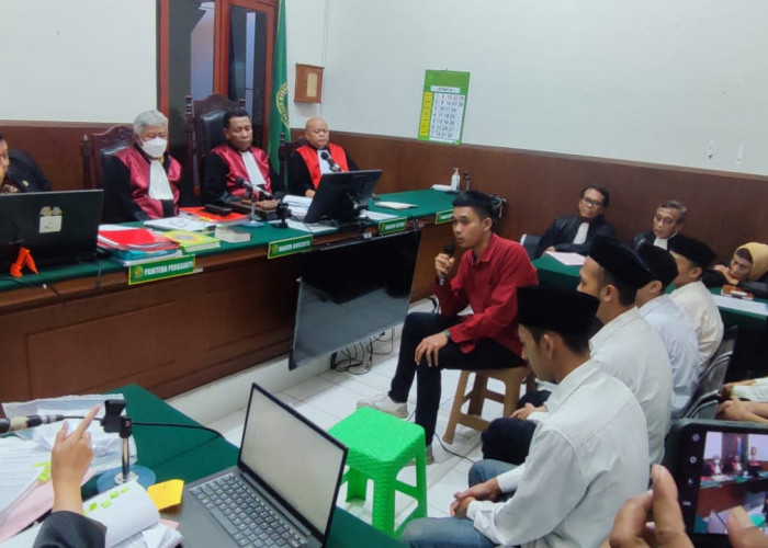 Sidang Sweeping Suporter Persib FCC, Majelis Hakim Minta Penyidik Dihadirkan