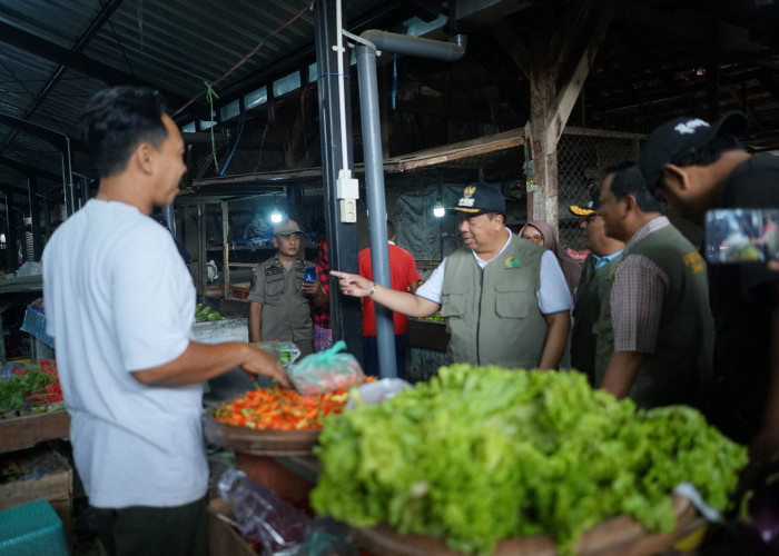 Sidak Jelang Nataru, Bupati Jombang Pastikan Harga Sembako Terkendali