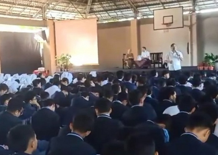 Polresta Malang Kota Edukasi Siswa SMAN 8 Malang Bahaya Kejahatan Siber dan Judi Online