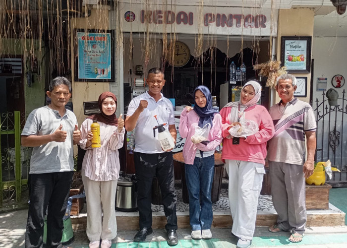 Kreativitas Tanpa Batas Warga Mendaur Ulang Sampah di Kampoeng Pintar Oase Tembok Gede