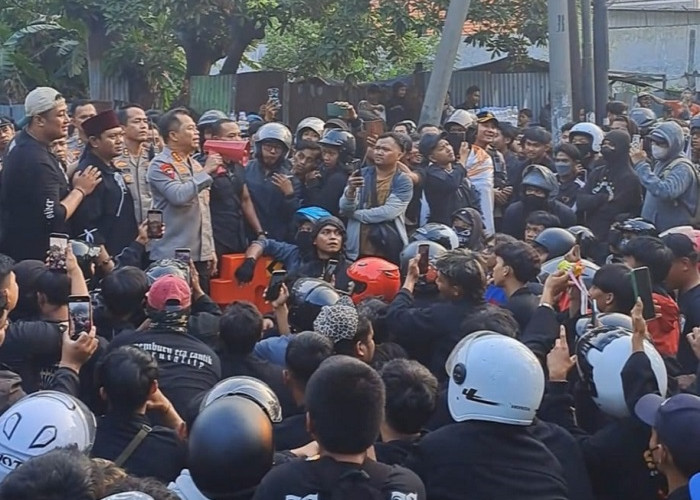 Ribuan PSHT Arus Bawah Geruduk Markas Debt Collector Surabaya, Kapolrestabes Janjikan Hadiah Tangkap Pelaku
