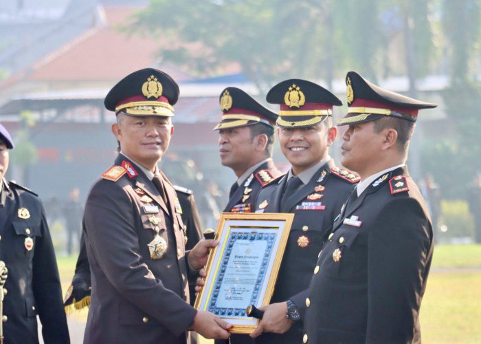 Kapolres Tulungagung dan Enam Anggotanya Terima Penghargaan Kapolda Jawa Timur 