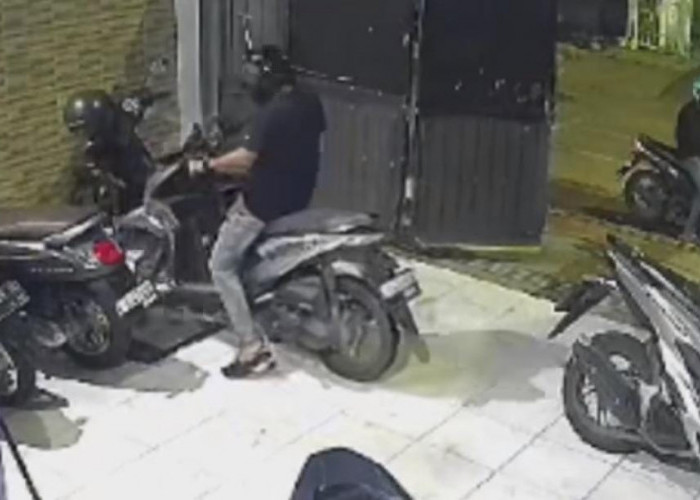 Rusak Pagar Klinik Hewan, Bandit di Surabaya Gagal Gondol Motor