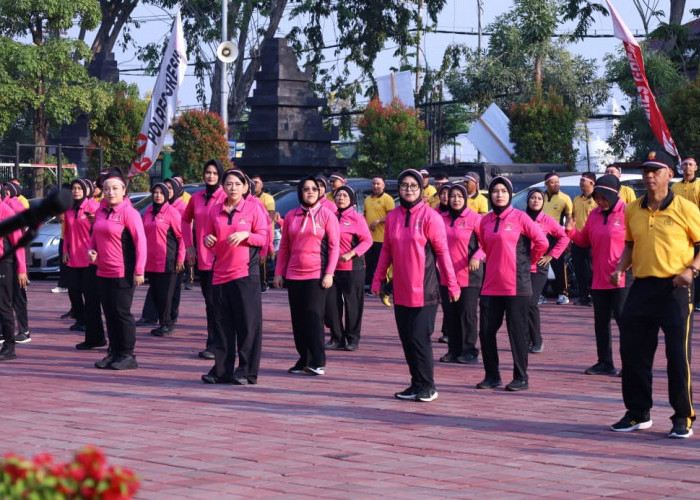 Semarak HUT Ke-81 RI, Polres Gresik Gelar Olahraga Bersama dan Lomba Tradisional