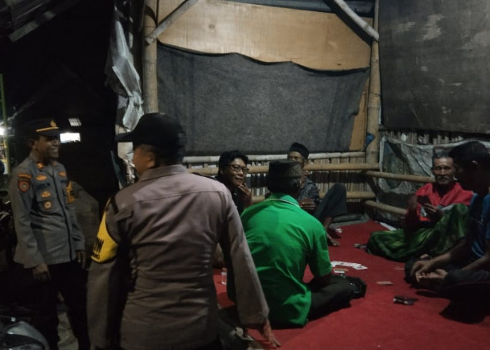 Pantau Keamanan Wilayah, Polsek Kunjang Sambangi Pos Kamling Desa Juwet