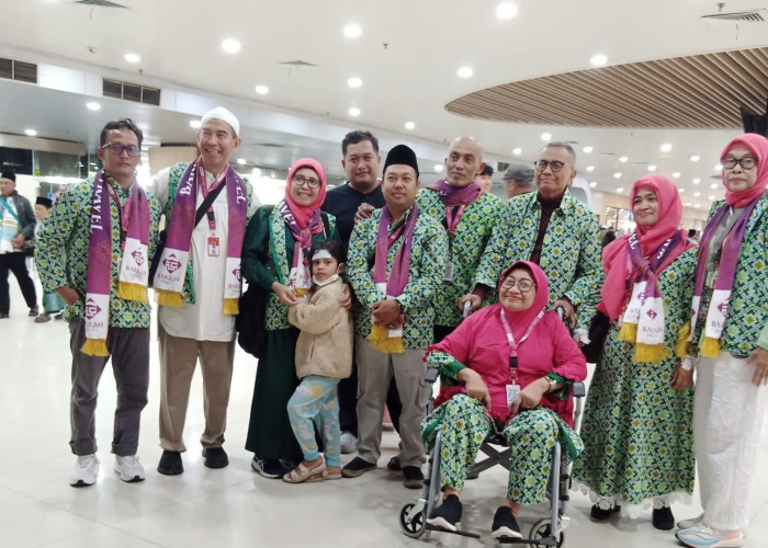 Istimewa! Dahlan Iskan Turut Serta dalam Rombongan 88 Jemaah Umrah Bakkah Travel dan Memorandum