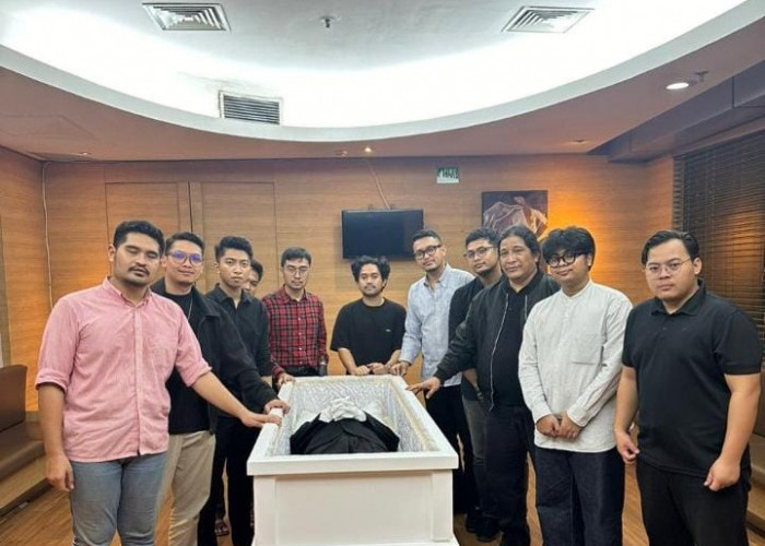 Ketua DPRD Surabaya Adi Sutarwijono Berpulang, Dimakamkan di Keputih