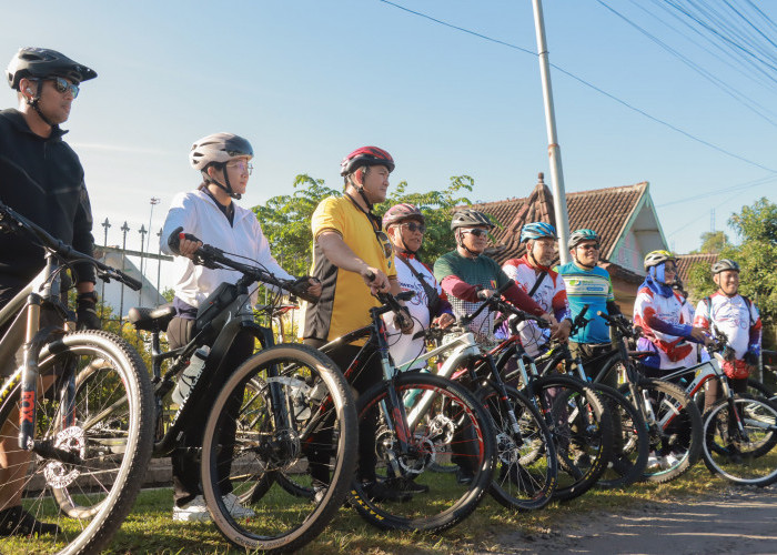 Semarak HUT Ke-79 Bhanyangkara, Polres Blitar Gowes Bareng Forkopimda Blitar Raya