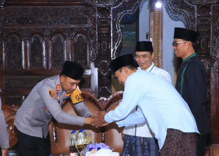 Kapolres Ngawi Sambang Ponpes Al Hidayah, Pererat Silaturahmi dengan Ulama