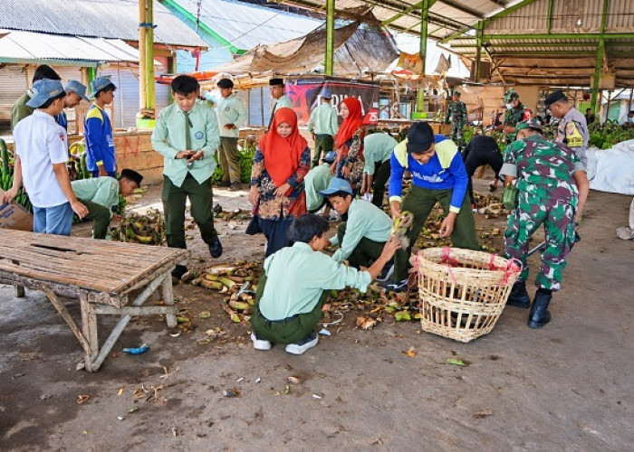 200 Peserta Bersihkan Pantai Bambang, Kasdim 0821 Lumajang Pimpin Gerakan Peduli Sampah