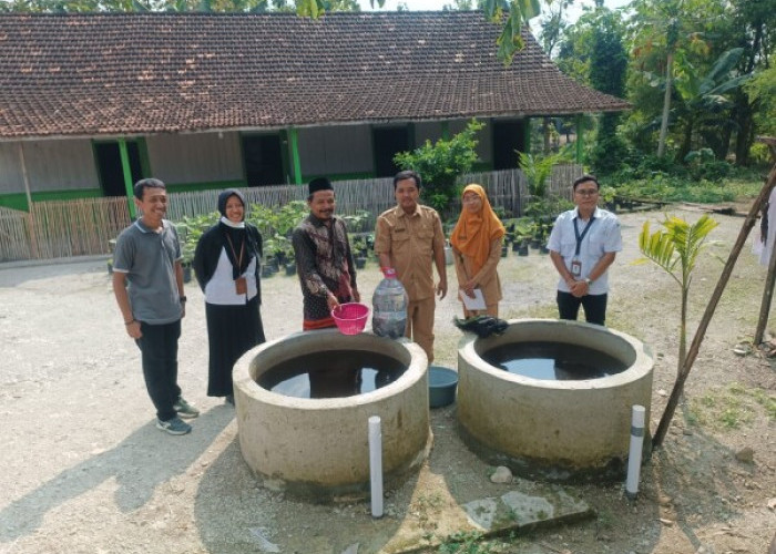 Puluhan Keluarga di Bojonegoro Terima Manfaat Program Kolam Lele Buis Beton