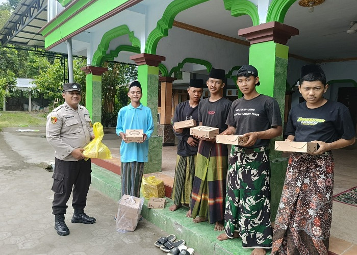 Polsek Plosoklaten Berbagi Kasih di Panti Asuhan Al-Jauhar