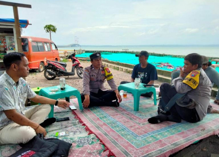 Pererat Kedekatan dengan Masyarakat Polsek Kenjeran Gelar Patroli Dialogis di Pesisir