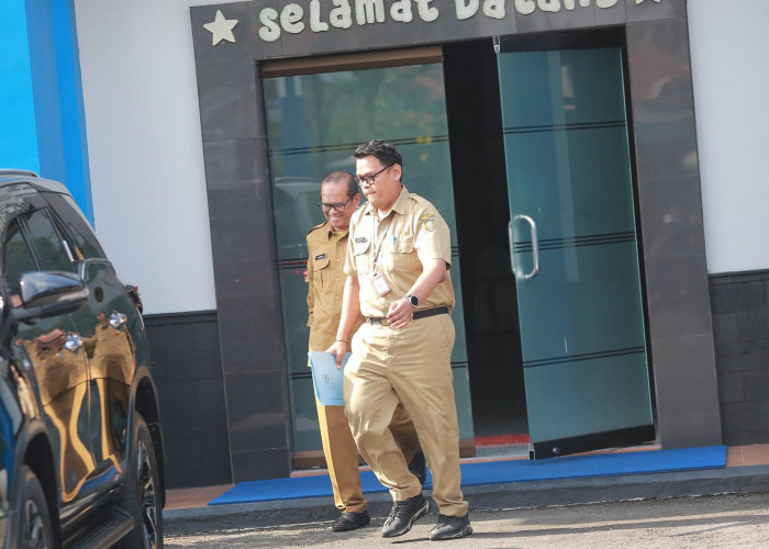 KPK Periksa Pengusaha Jual Beli Mobil dan Sekda Kota Madiun