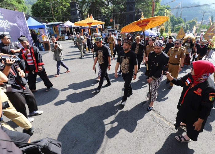 Lestarikan Budaya dan Peringati 1 Suro, Pemkot Batu Gelar Kirab Banteng Empu Supo di Songgoriti