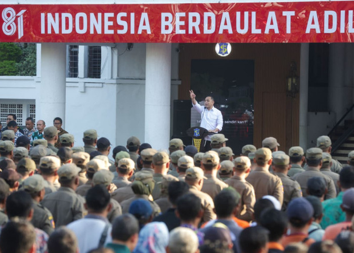 Kumpulkan Kadis, Camat, Lurah hingga Kasi, Eri Cahyadi Ancam Copot Jabatan yang Tak Becus Kerja